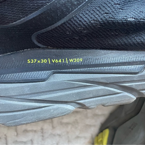 Hoka Kawana  One One Shoes - Picture 2 of 7